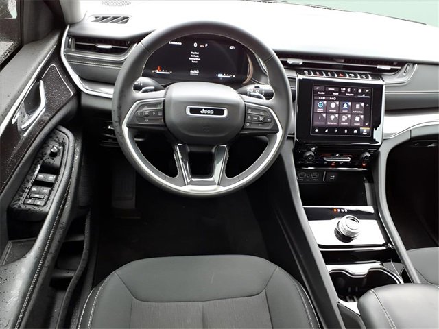 Used 2023 Jeep Grand Cherokee L Laredo image 9
