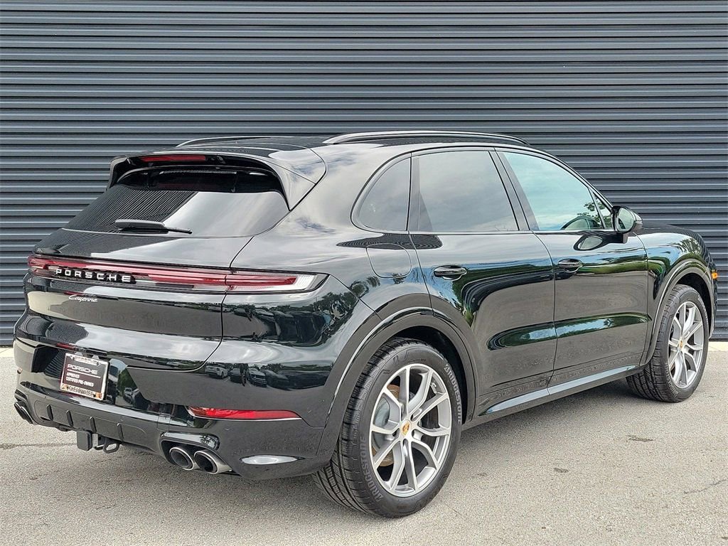 Certified 2025 Porsche Cayenne image 7