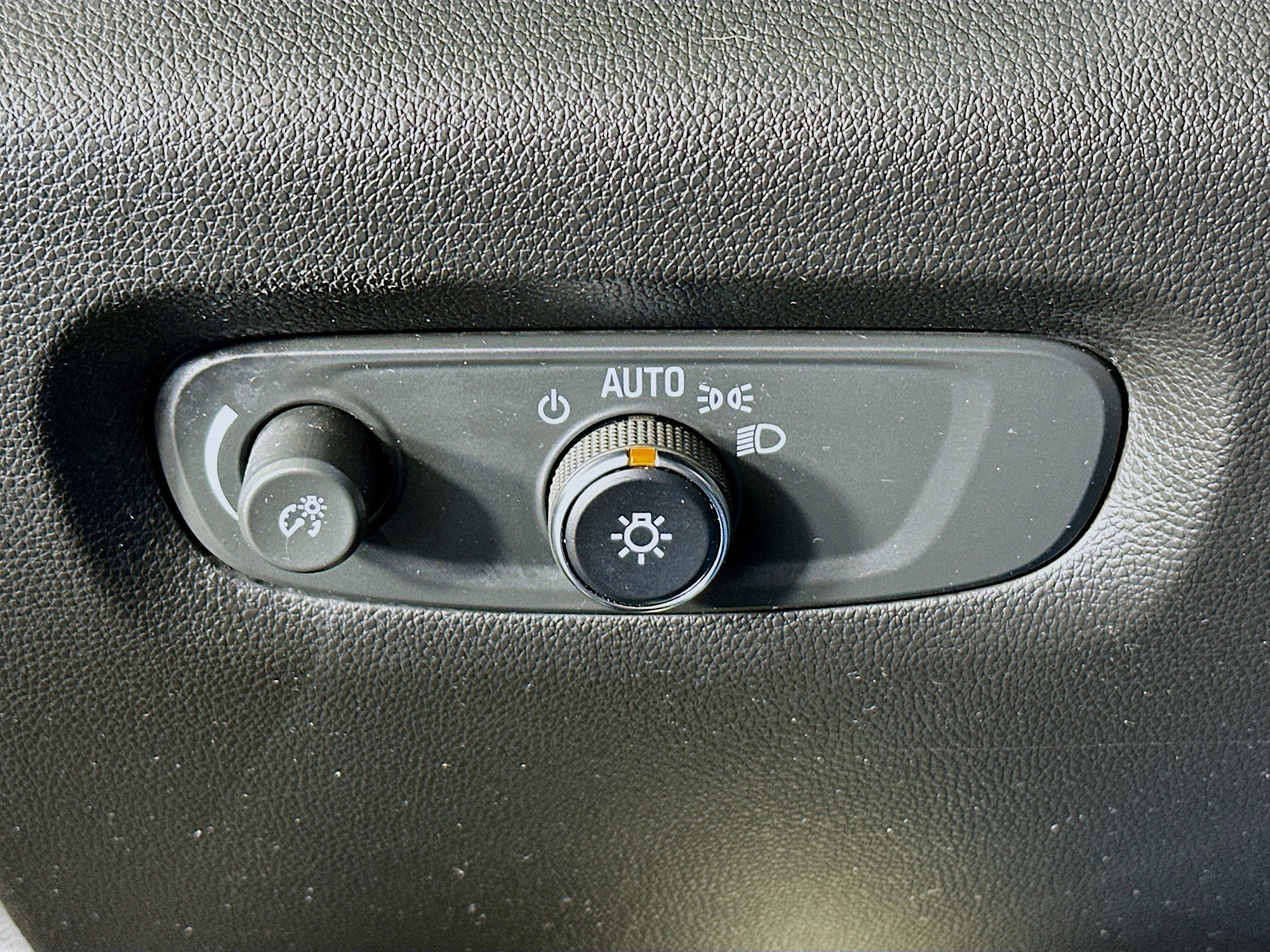 Used 2022 Chevrolet Traverse LT image 17