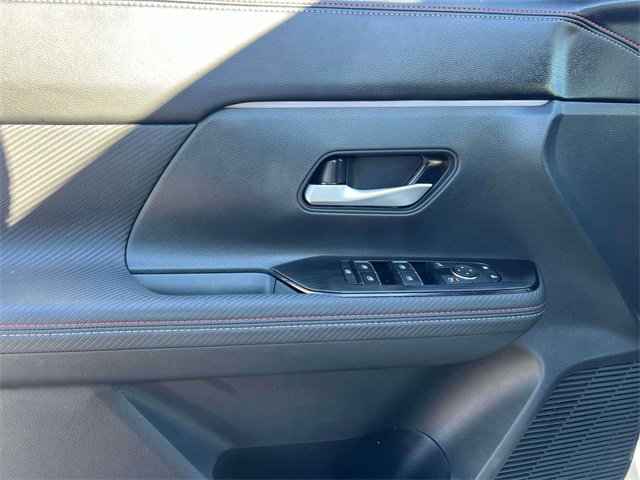 Used 2025 Nissan Kicks SR image 17