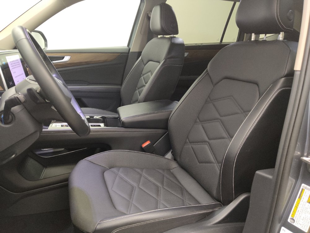 Used 2024 Volkswagen Atlas SE w/ Panoramic Sunroof Package FWD image 17