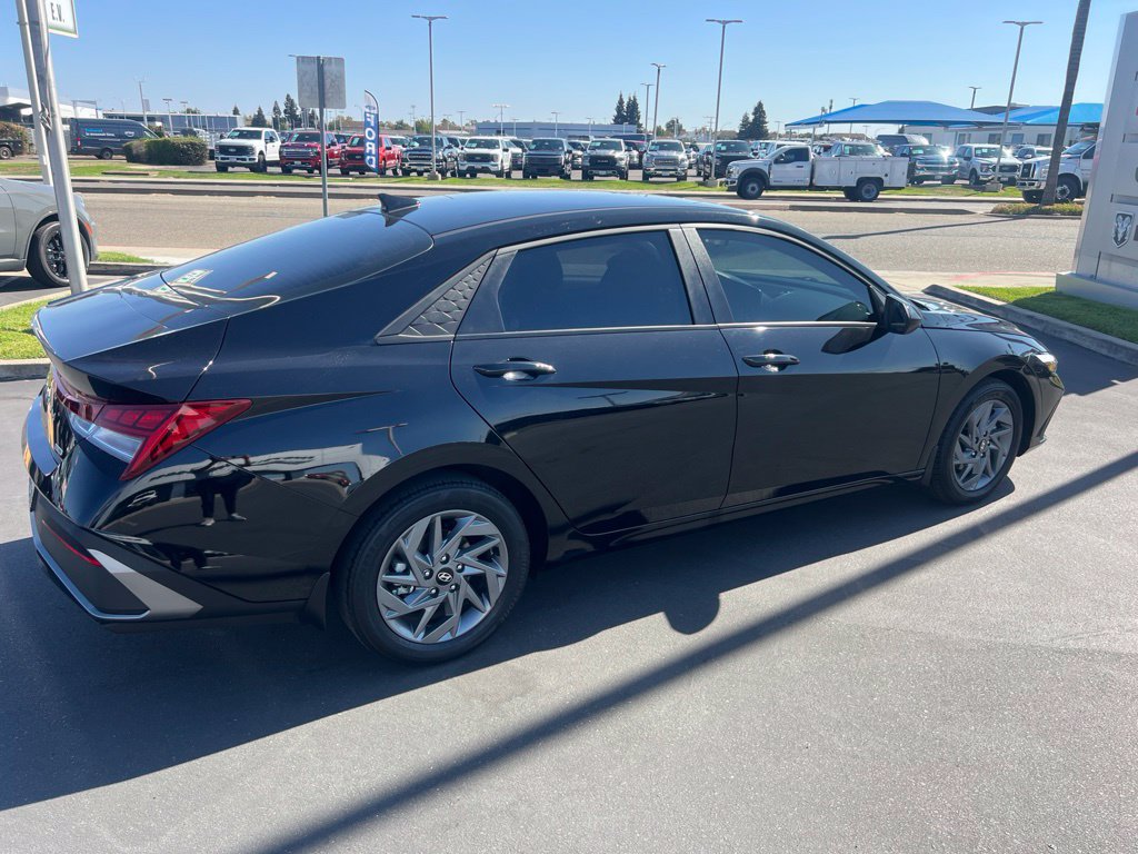 Used 2025 Hyundai Elantra Hybrid FWD image 51