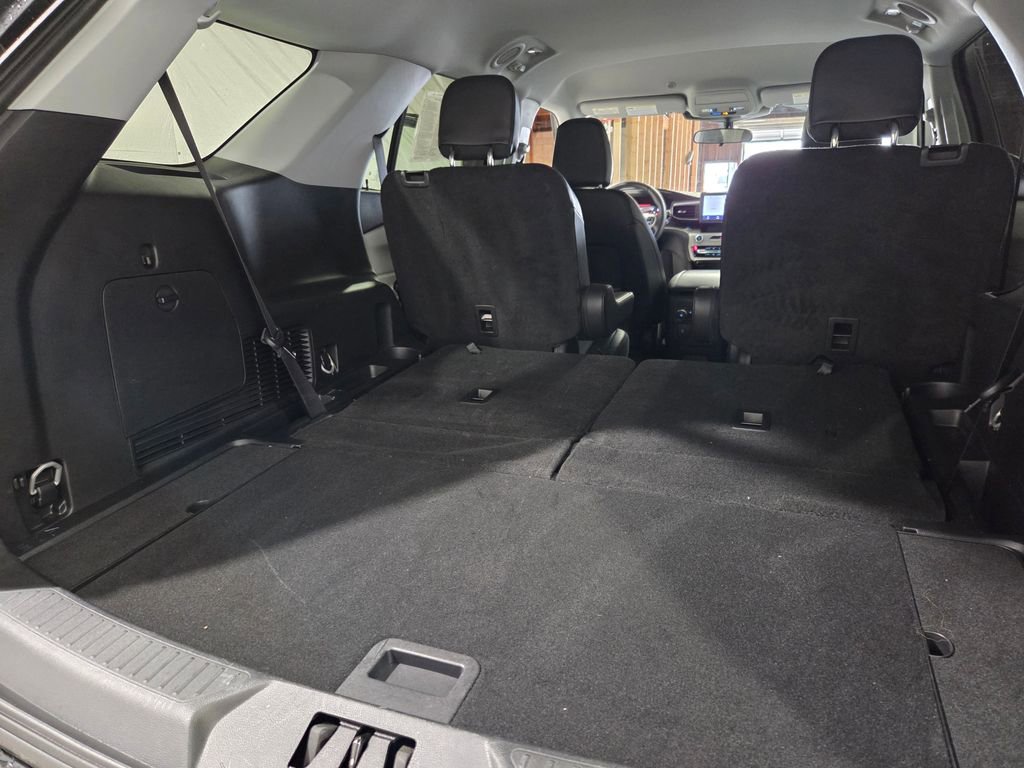 Used 2023 Ford Explorer XLT w/ Equipment Group 202A image 18
