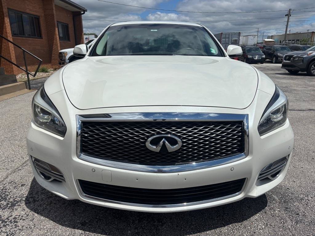 Used 2019 INFINITI Q70 Luxe RWD image 3