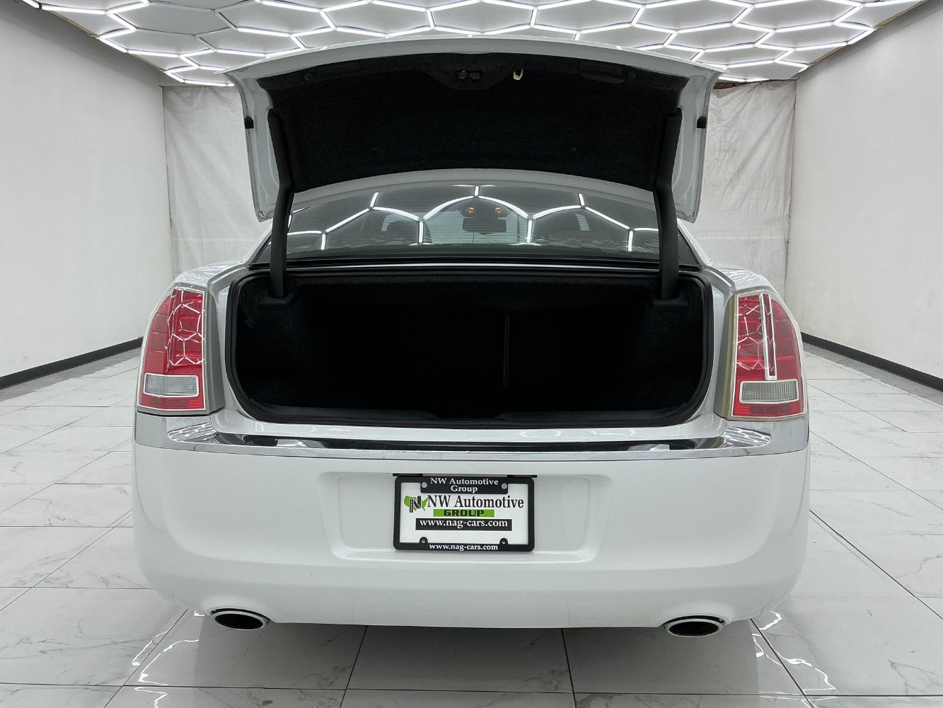 Used 2011 Chrysler 300 C AWD/4WD image 46