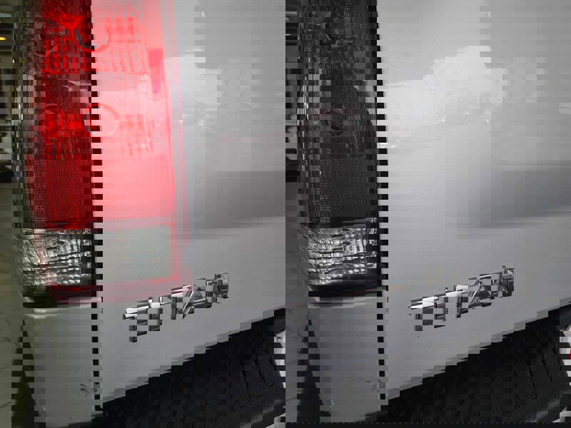 Used 2015 Nissan Titan SV image 26