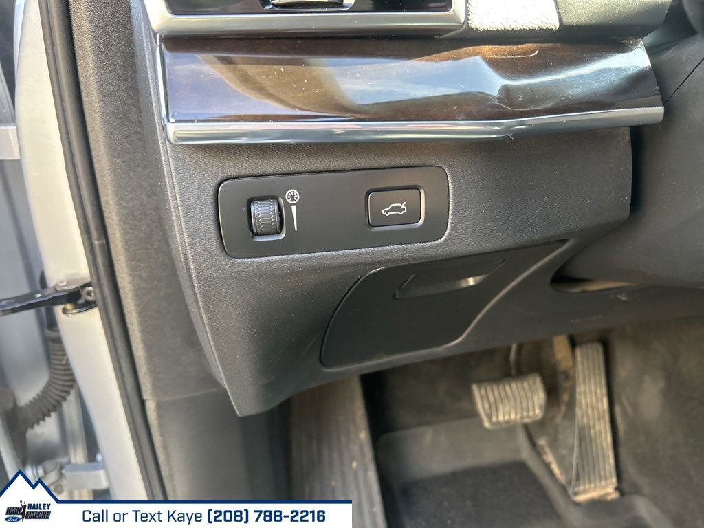 Used 2016 Volvo XC90 T6 Momentum w/ Momentum Plus Package image 23