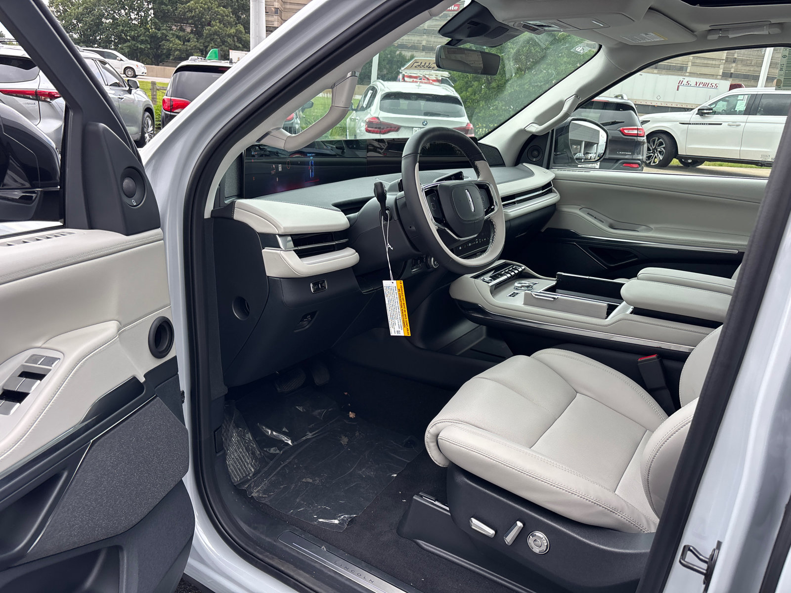 New 2026 Lincoln Navigator Reserve AWD/4WD image 24