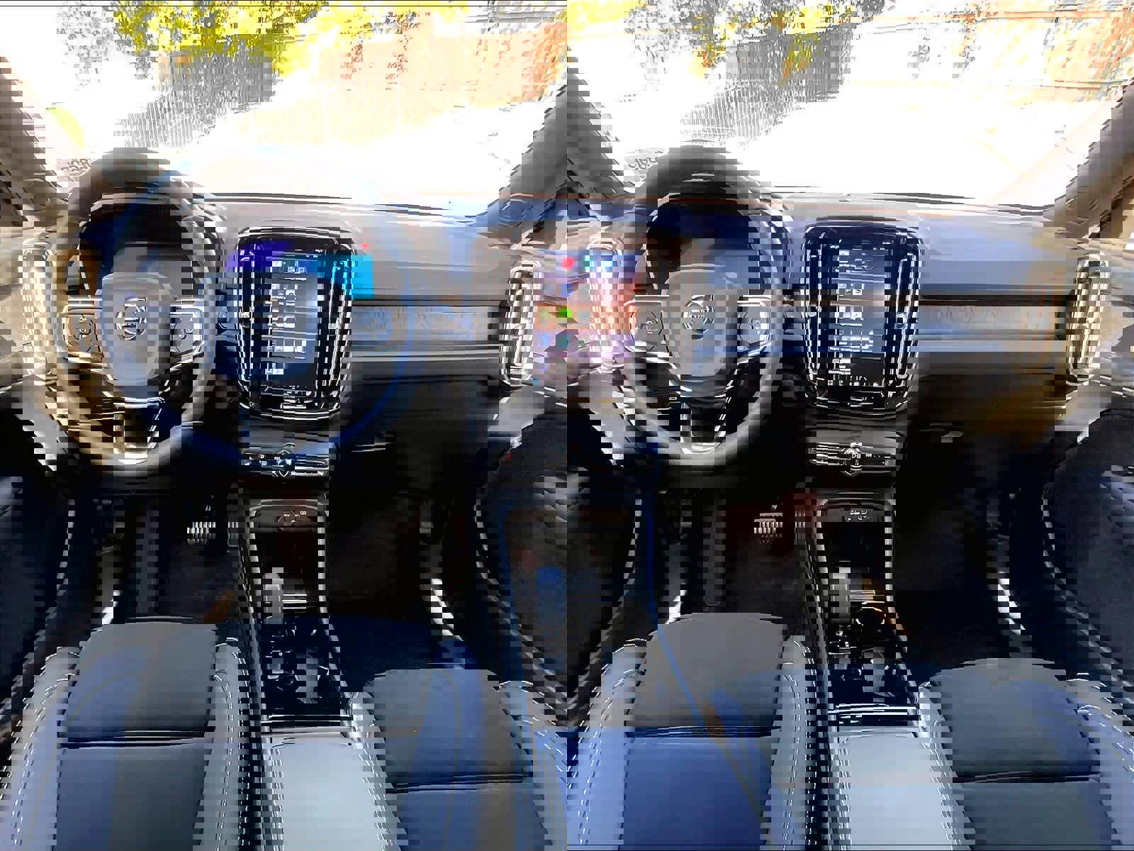 Used 2023 Volvo XC40 Recharge Plus w/ Protection Package Premier image 18