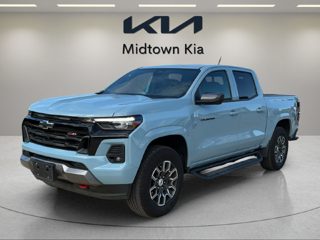 Used 2025 Chevrolet Colorado Z71 w/ Technology Package AWD/4WD image 7