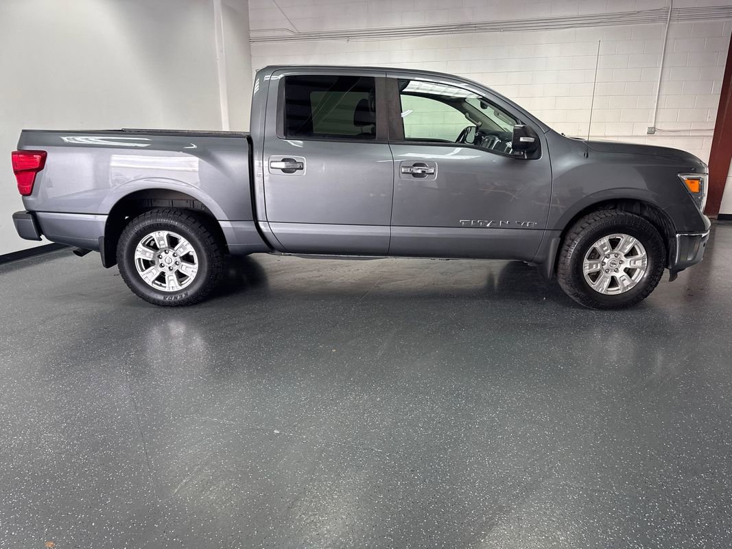Used 2018 Nissan Titan SV w/ SV Convenience Package image 3