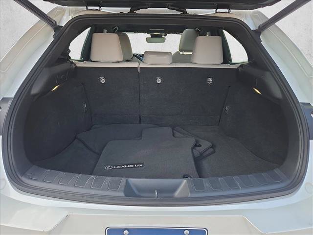 Used 2022 Lexus UX 200 w/ Premium Package FWD image 6
