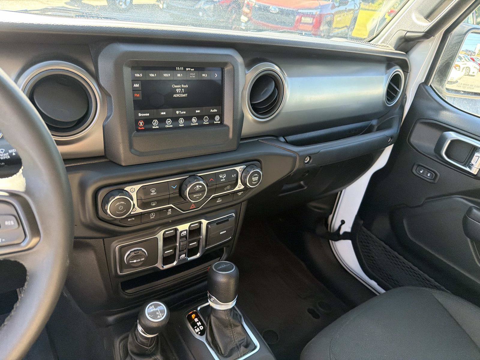 Used 2023 Jeep Gladiator Sport AWD/4WD image 29
