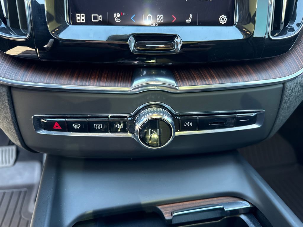 Used 2023 Volvo XC60 T8 Ultimate w/ Climate Package image 27