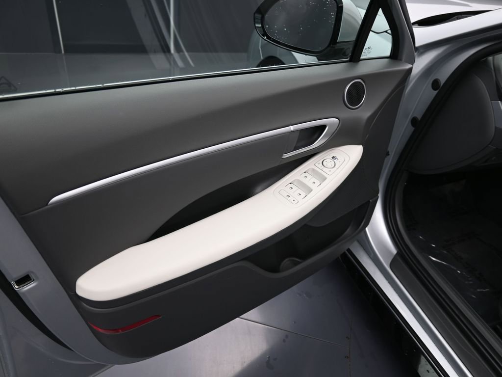 Certified 2025 Hyundai Sonata SEL image 13