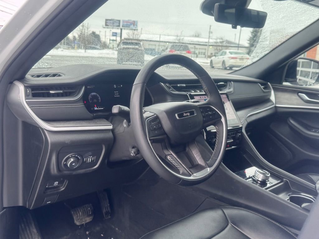 Used 2024 Jeep Grand Cherokee L Limited w/ Luxury Tech Group II image 9