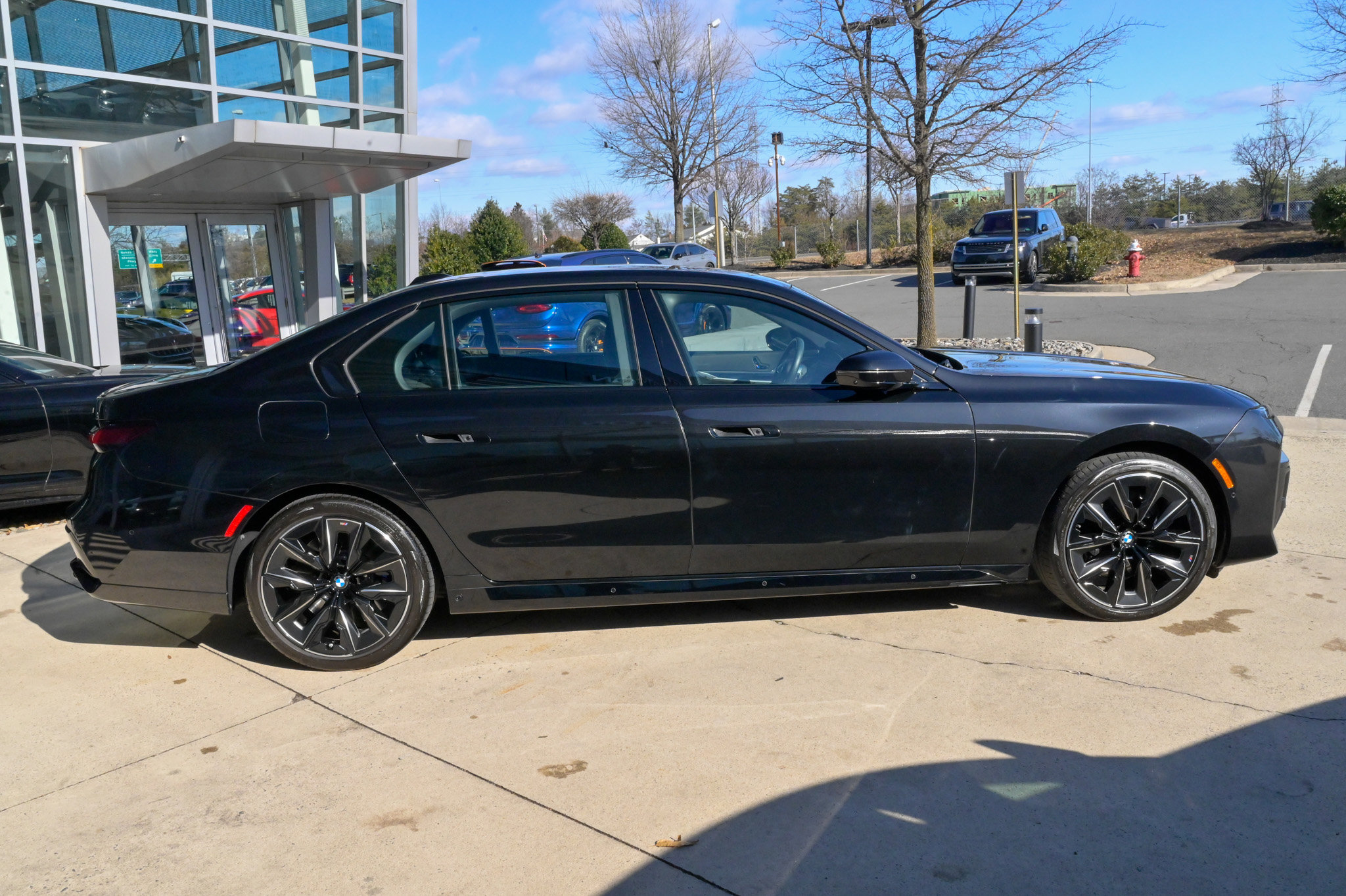 Used 2023 BMW 760i xDrive w/ Executive Package image 4