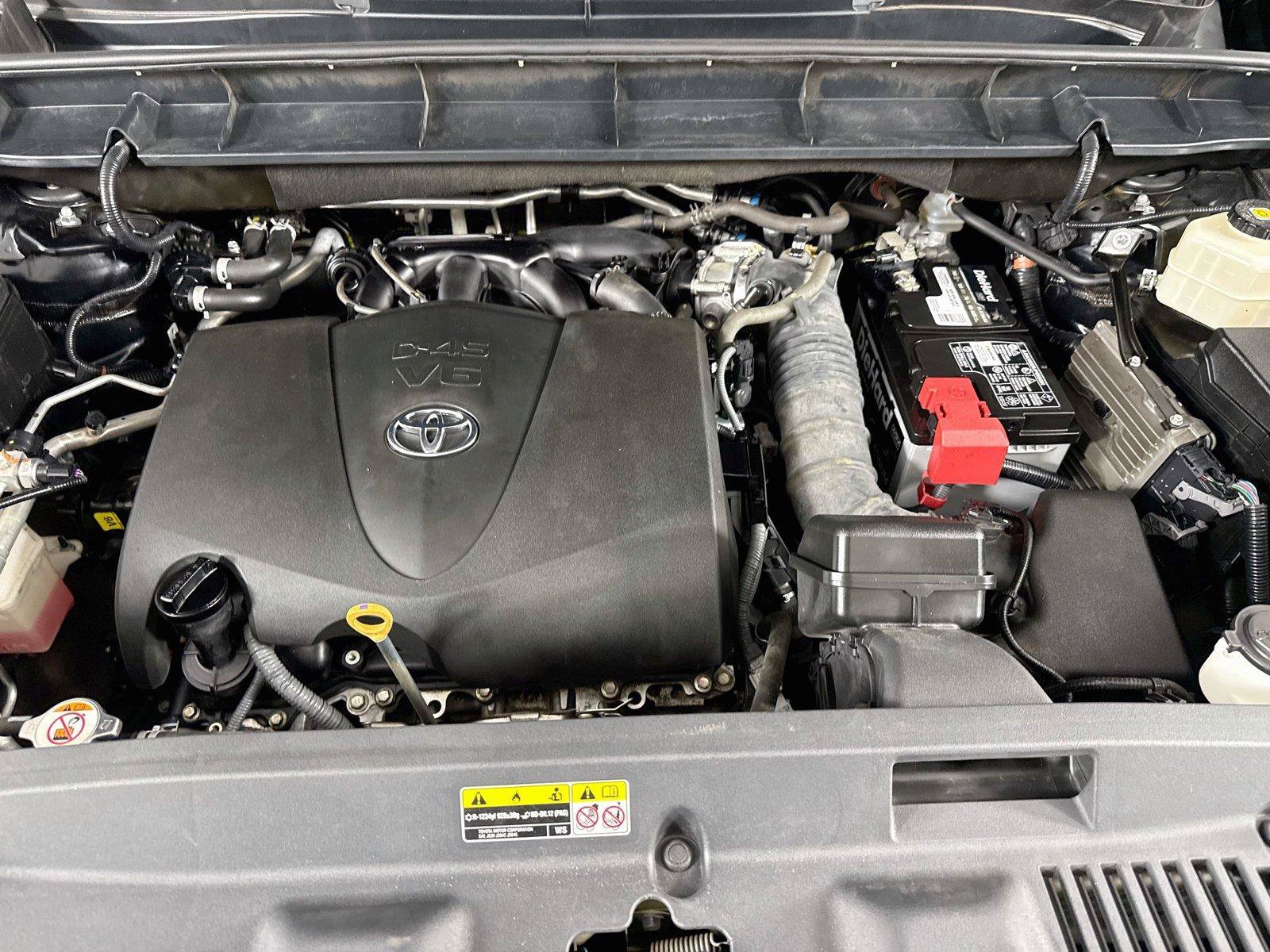 Used 2021 Toyota Highlander XLE AWD/4WD image 46