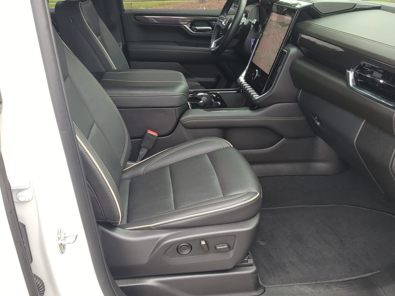 Used 2025 GMC Yukon Elevation AWD/4WD image 29