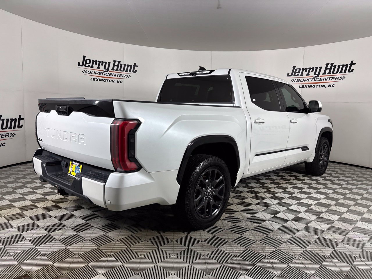 Used 2023 Toyota Tundra Platinum w/ Advanced Package AWD/4WD image 4