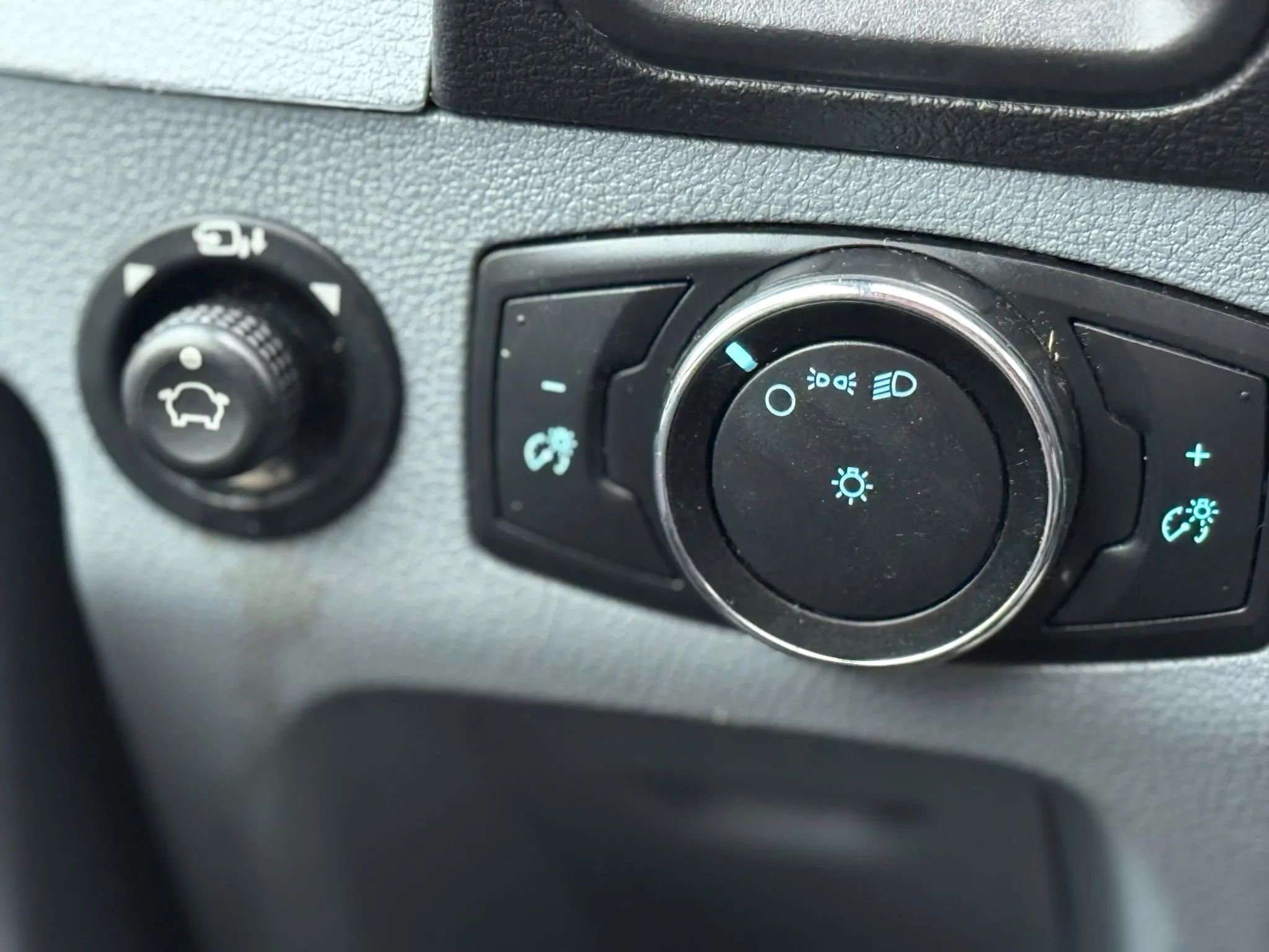 Used 2018 Ford Transit 150 148 Medium Roof image 26