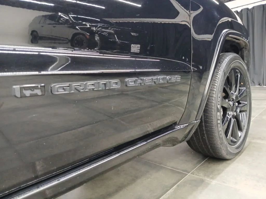 Used 2022 Jeep Grand Cherokee Laredo X RWD image 45