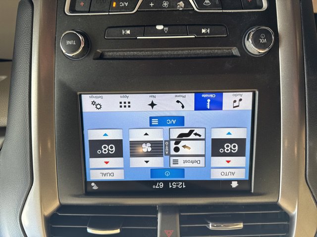 Used 2017 Ford Fusion SE w/ Fusion SE Technology Package FWD image 22