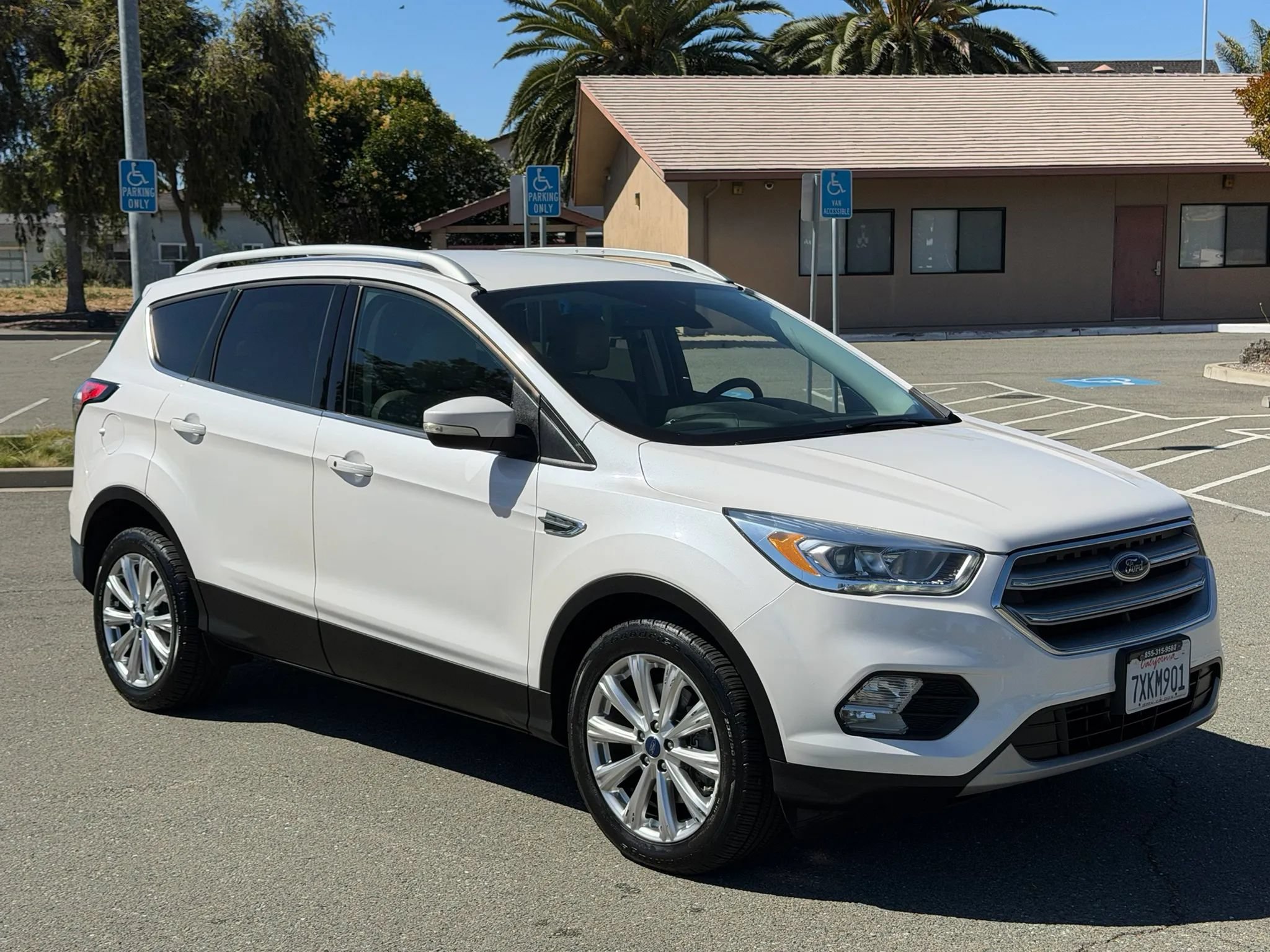 Used 2017 Ford Escape Titanium FWD image 12