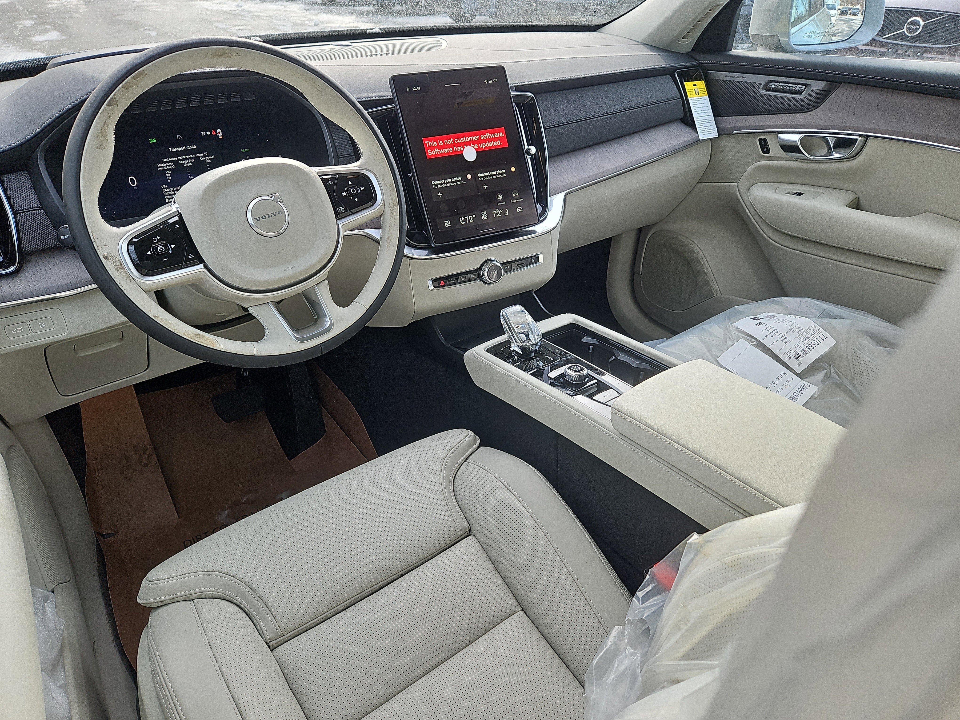 New 2026 Volvo XC90 T8 Ultra w/ Protection Package Premier image 3