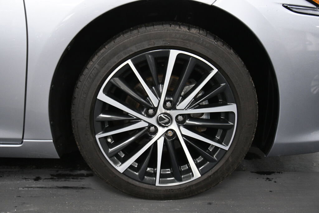 Used 2024 Lexus ES 350 w/ Premium Package image 30