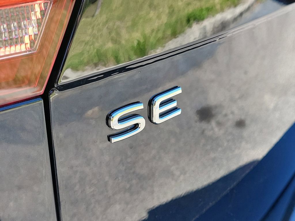 Used 2023 Volkswagen Tiguan SE R-Line image 5