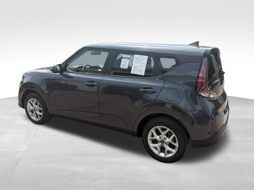 Used 2025 Kia Soul LX w/ LX Technology Package FWD video 3