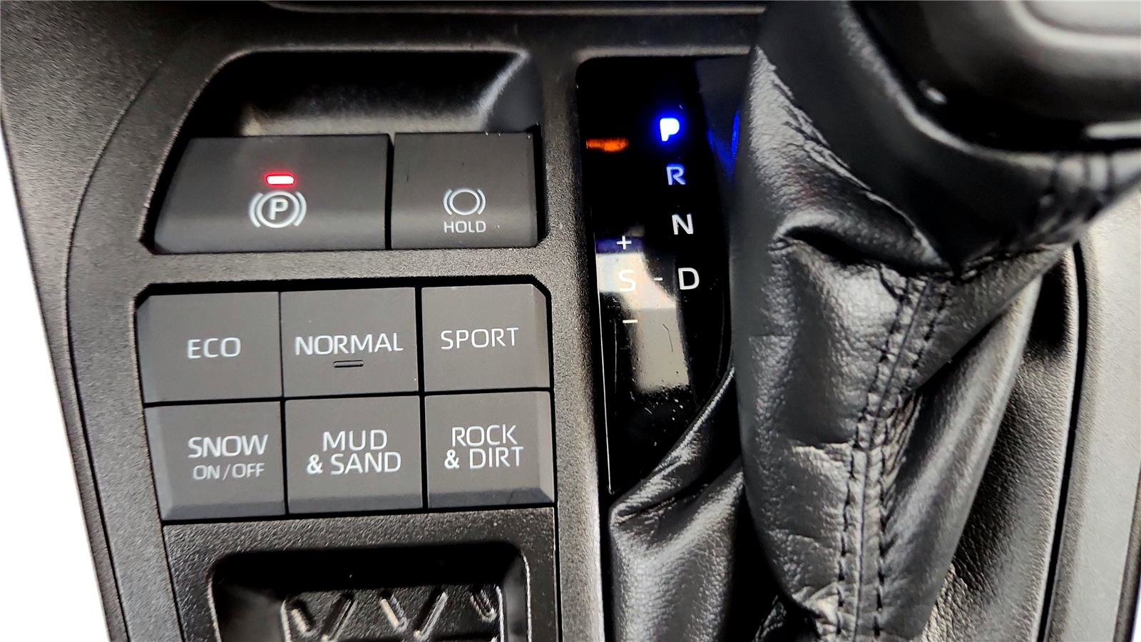 Certified 2023 Toyota RAV4 LE image 33