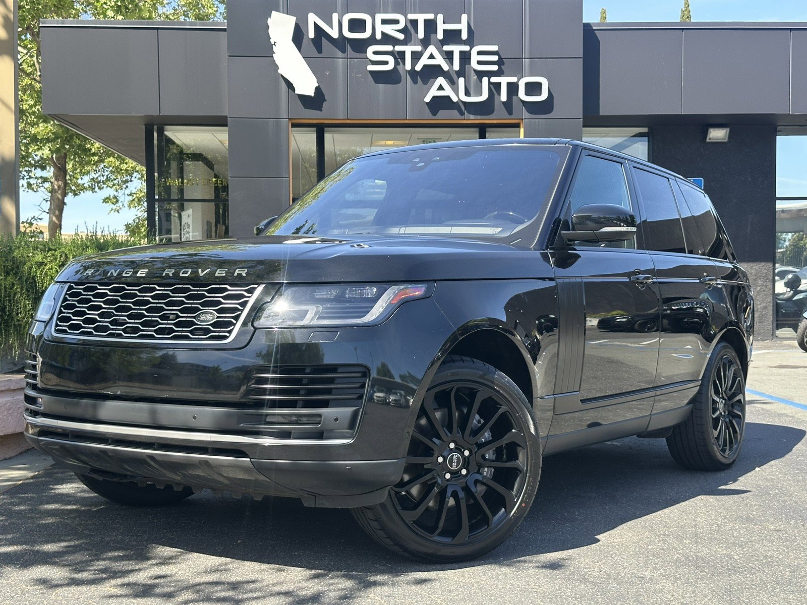 Used 2018 Land Rover Range Rover HSE image 2