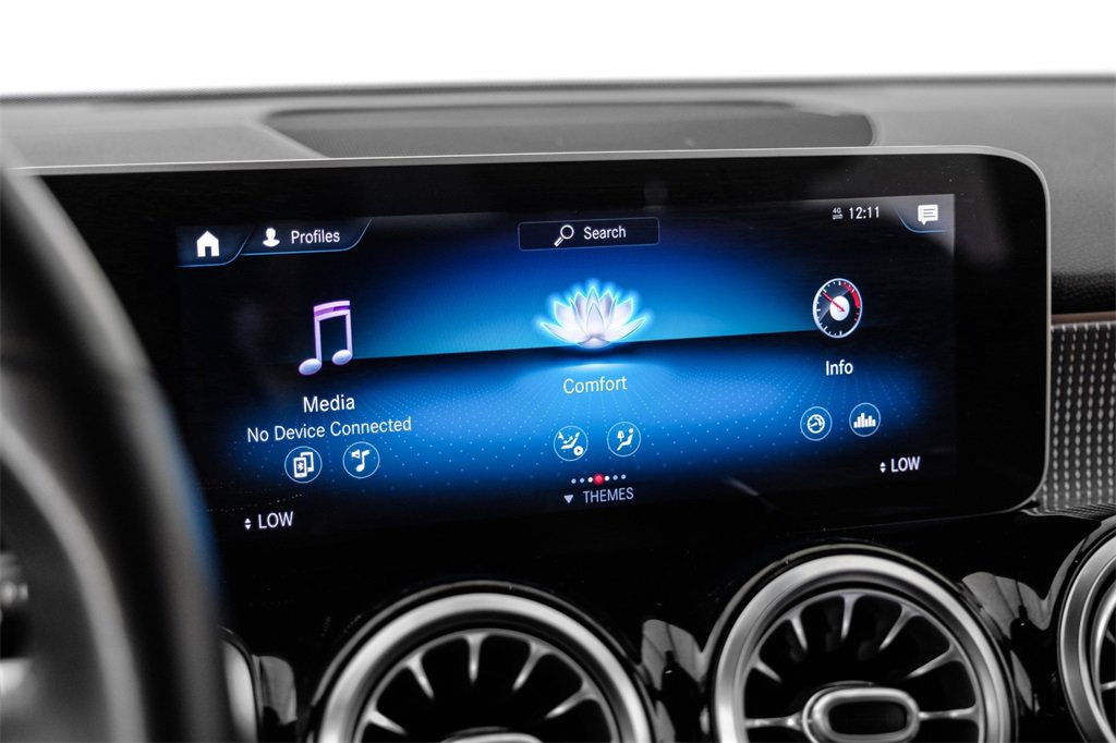 Used 2020 Mercedes-Benz GLB 250 w/ Premium Package image 33