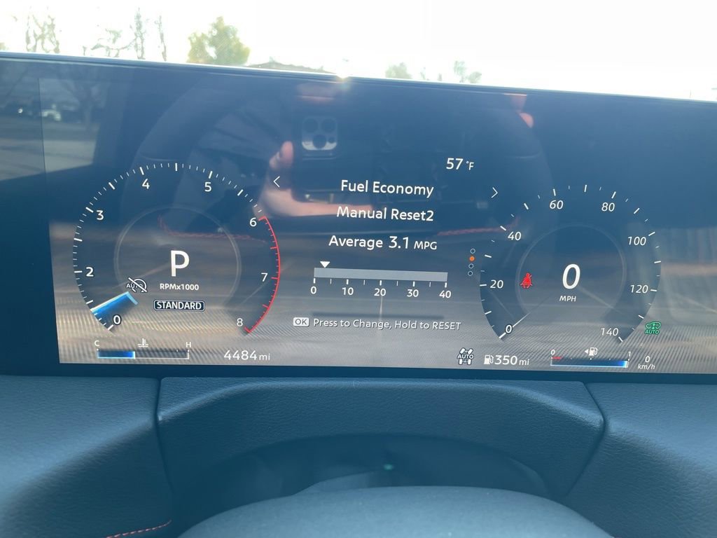 Used 2025 Nissan Armada PRO-4X image 18