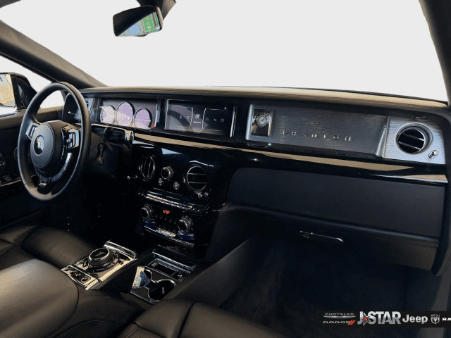 Used 2022 Rolls-Royce Phantom Sedan RWD image 18