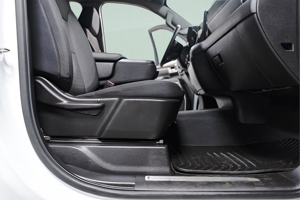 Used 2025 Chevrolet Silverado 2500 LT w/ Convenience Package image 33