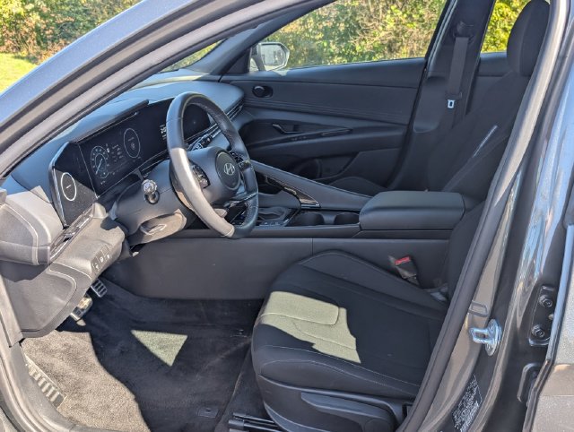 Certified 2025 Hyundai Elantra SEL FWD image 13