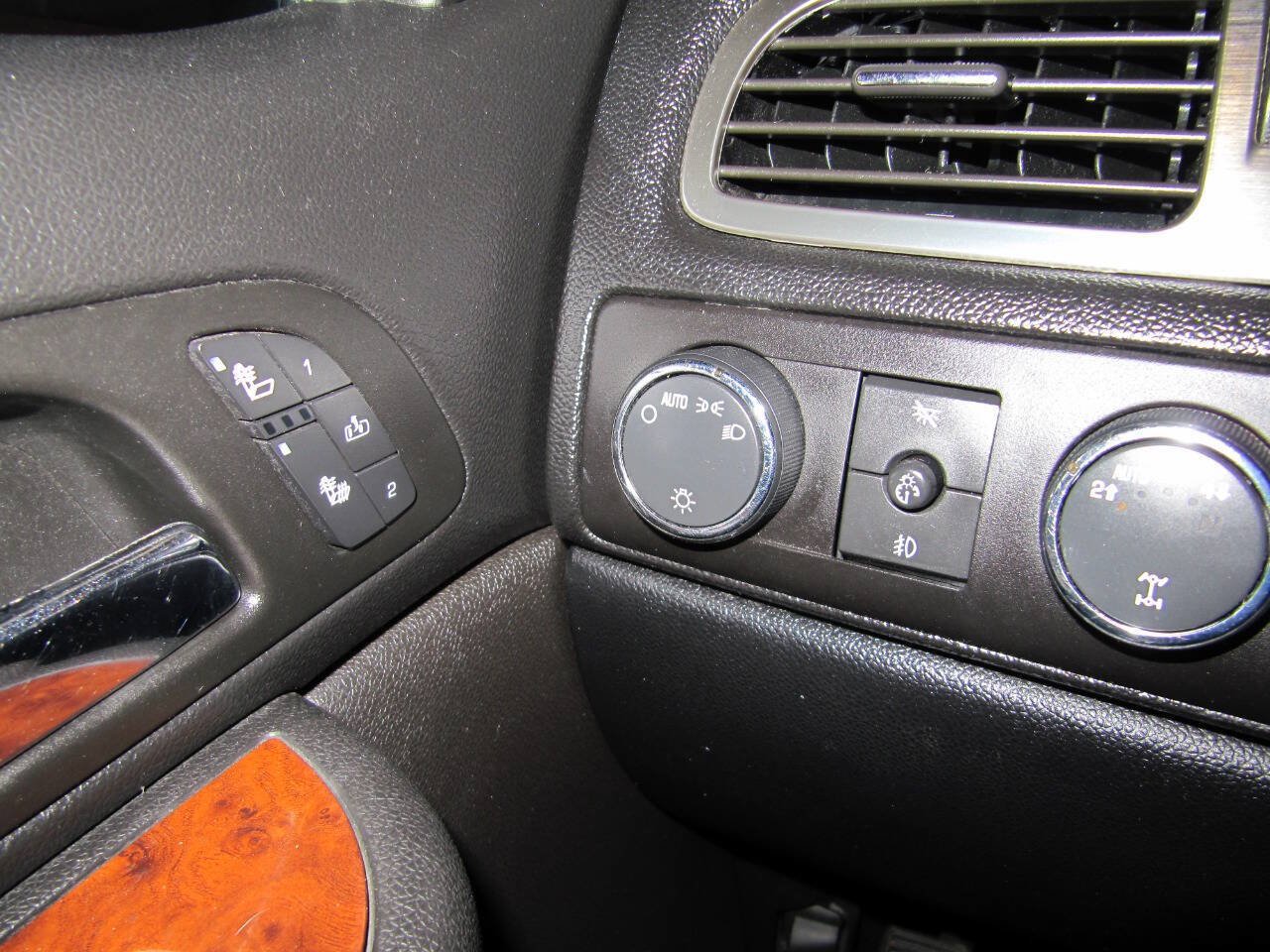 Used 2008 Chevrolet Avalanche LTZ w/ LTZ Preferred Equipment Group AWD/4WD image 20