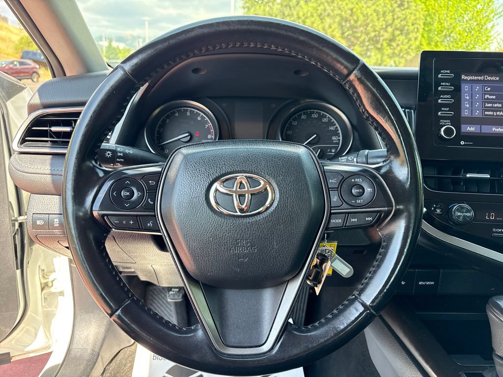 Used 2022 Toyota Camry SE FWD image 13