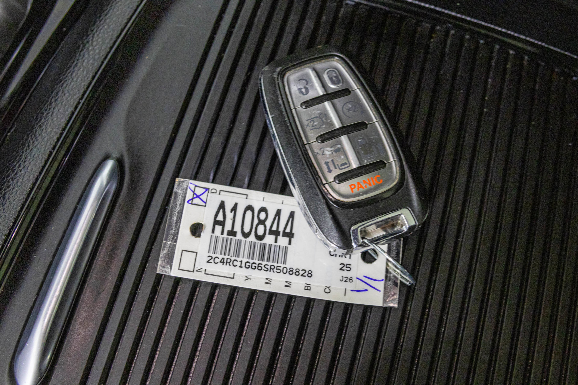 Used 2025 Chrysler Pacifica Limited FWD image 31