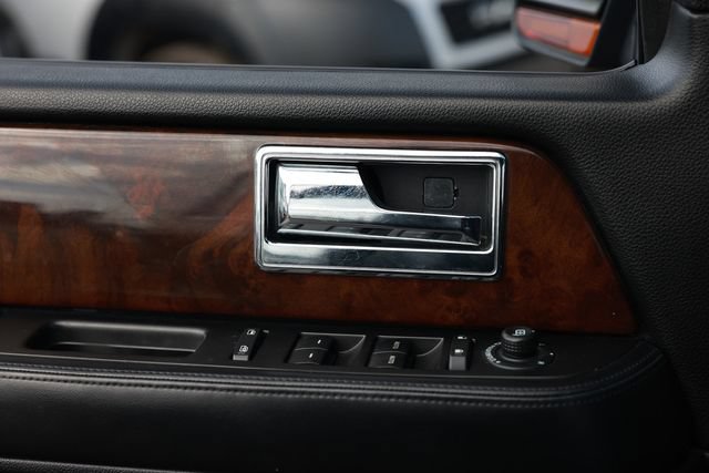 Used 2016 Lincoln Navigator Select RWD image 48
