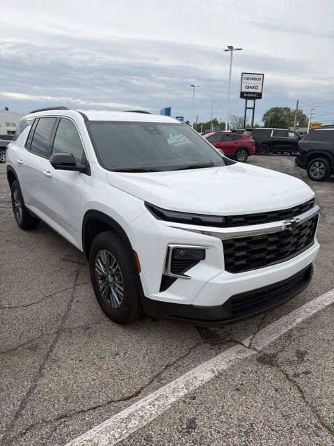 New 2026 Chevrolet Traverse LT w/ Driver Confidence Package FWD image 3