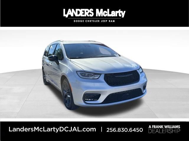New 2026 Chrysler Pacifica Select