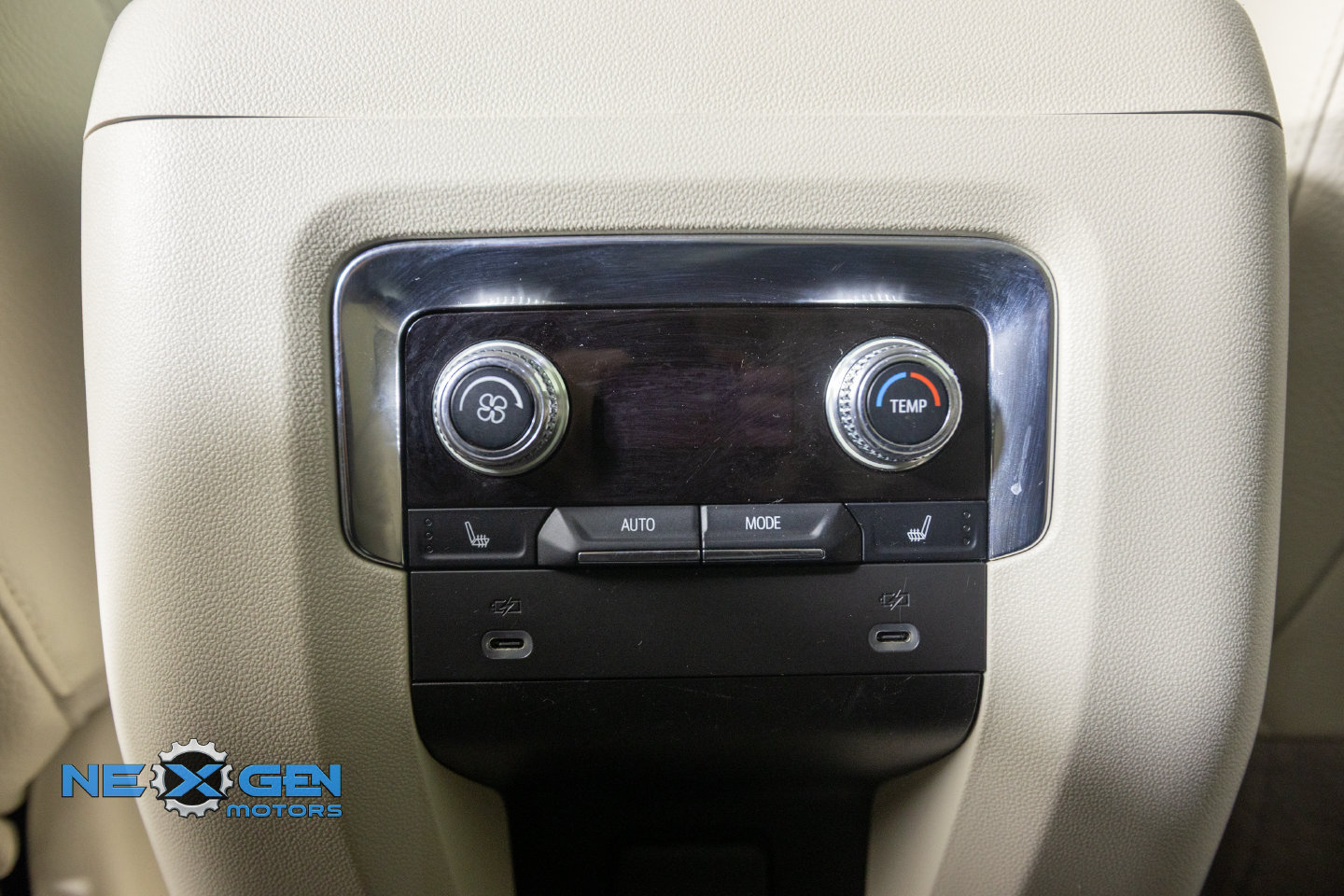 Used 2022 GMC Yukon XL Denali AWD/4WD image 34