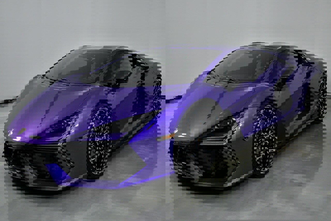 Used 2024 Lamborghini Revuelto image 4