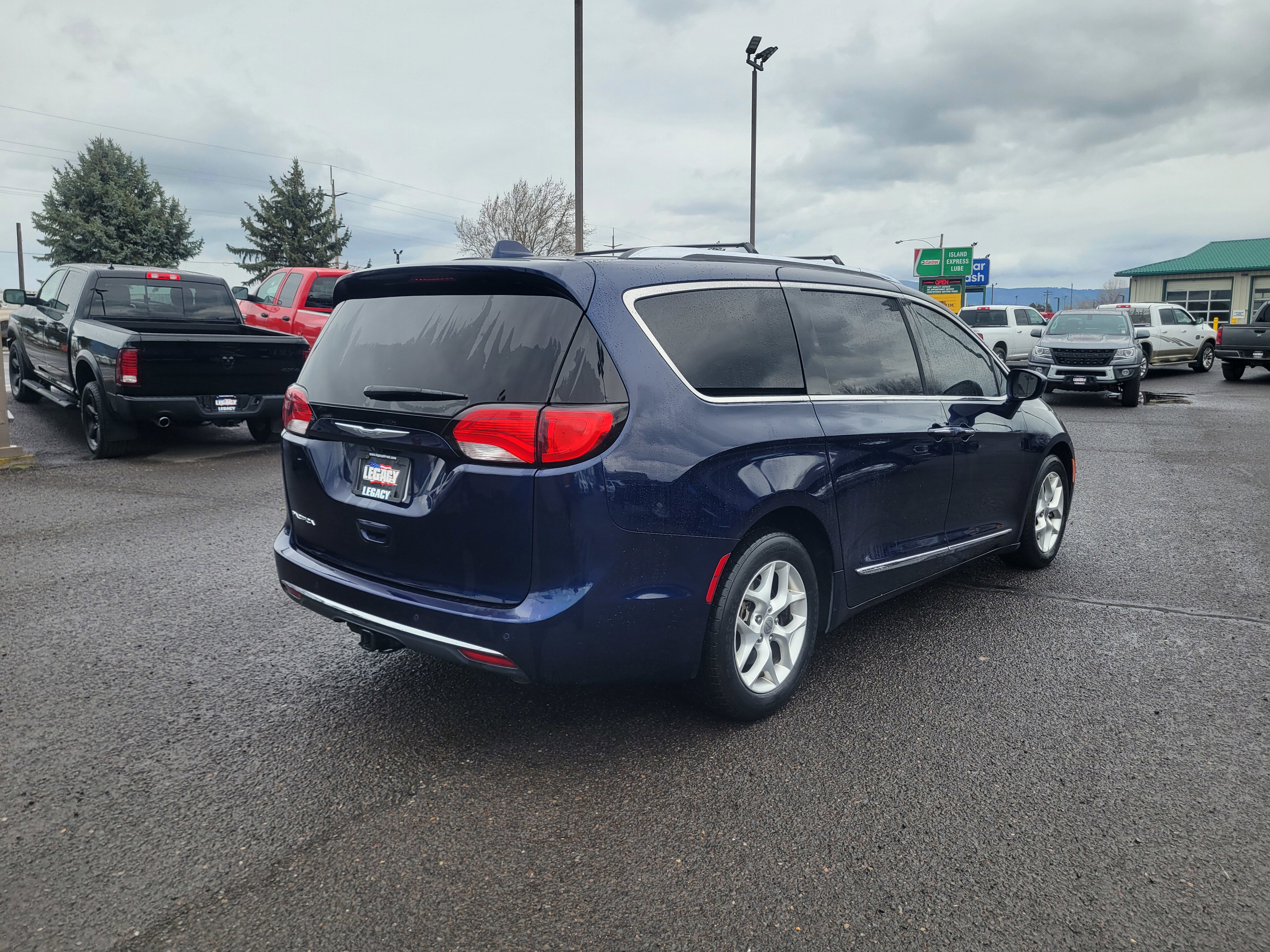 Used 2017 Chrysler Pacifica Touring-L Plus image 3