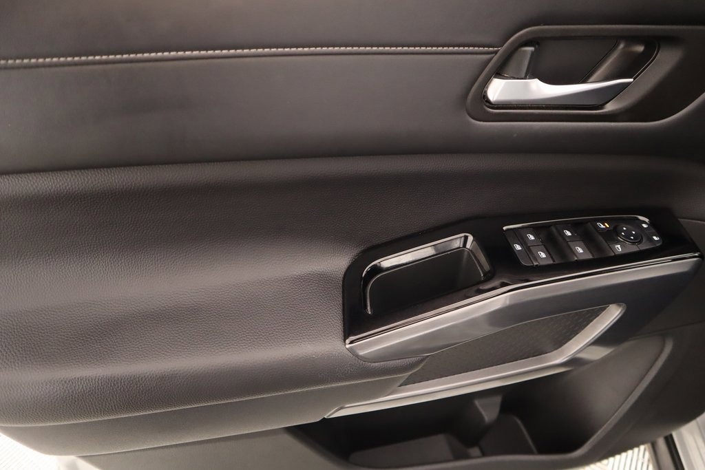 Used 2024 Nissan Pathfinder SL w/ Cargo Package image 17