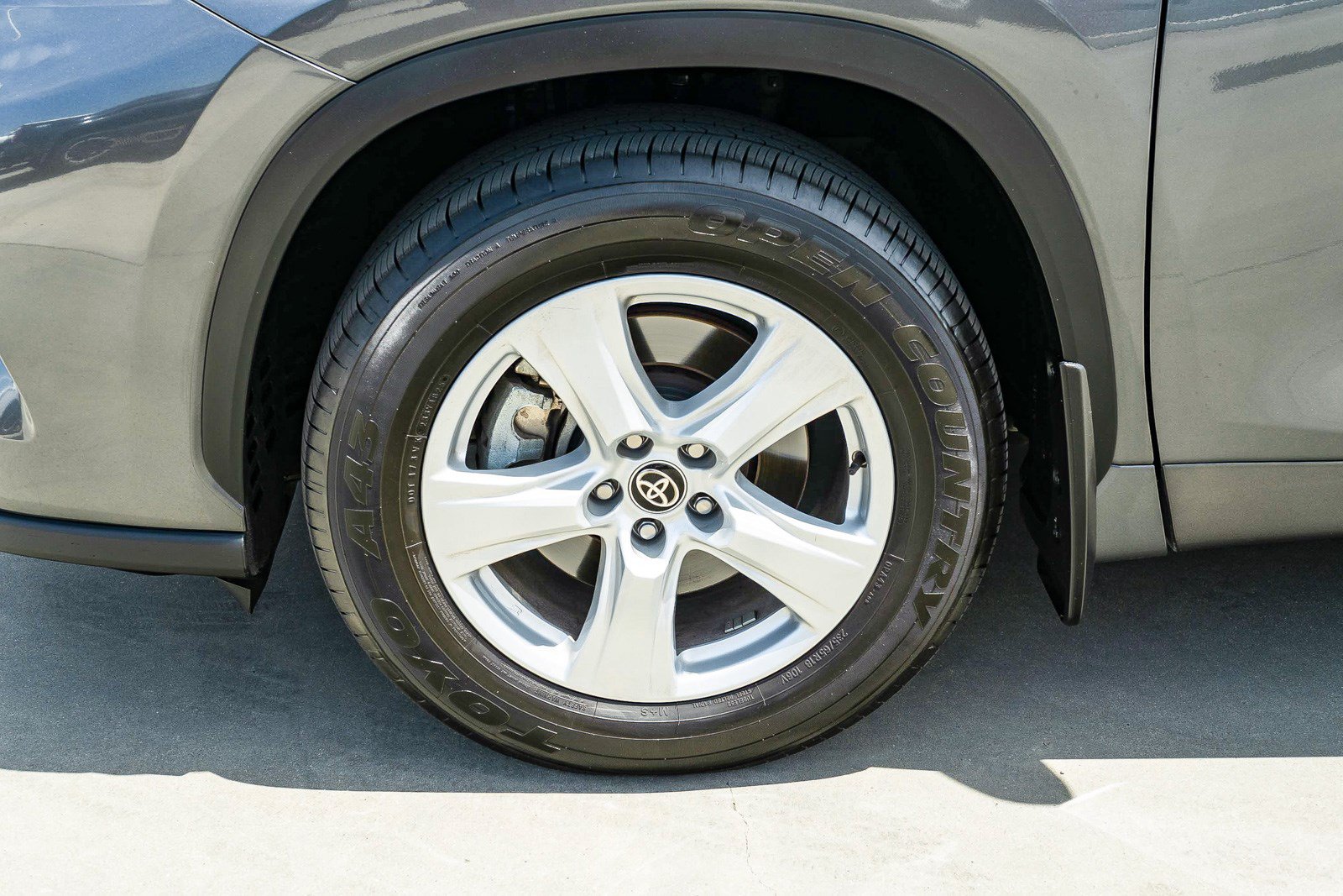 Certified 2025 Toyota Highlander LE AWD/4WD image 10
